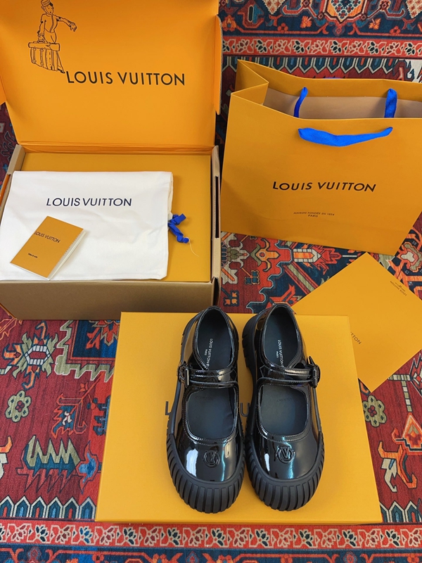 ルイヴィトン靴正面デザイン